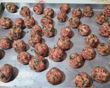 Foto del paso 2 de la receta: Pintorescas Albondiguitas de Carne para Copetín