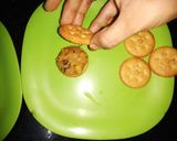 A picture of step 4 of Monaco biscuit sandwich.