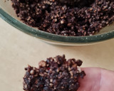 Foto del paso 3 de la receta: Bolitas de chocolate saludables 3 ing. 🍫 Ideal para hacer con infantes 🧒🏽 ♥️ 👧🏽 Sin azúcares agregados