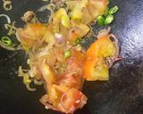 Gambar langkah 3 resipi Sambal Sardin Pecah Telur.