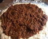 A picture of step 4 of Minced meat pizza 🍕🤫.