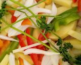 Foto del paso 4 de la receta: Chupeticas de pollo con especias y papas al estilo tailandés