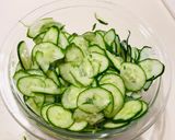 Foto del passaggio 1 della ricetta Insalata d'estate di Maiale e Cetriolo