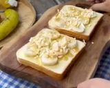 Gambar langkah 3 resipi Roti pisang bermadu keju.