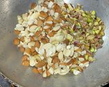ડ્રાયફ્રુટ ચીક્કી (Dryfruit Chikki Recipe in Gujarati) રેસીપી સ્ટેપ3ફોટો