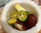 Hình bước làm 2 của món Lê Chưng Mật Ong Giảm Ho