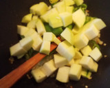 Foto del paso 2 de la receta: Atún con calabacín y patatas