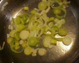 Foto del paso 2 de la receta: Judías verdes con puerro, tofu y manzana