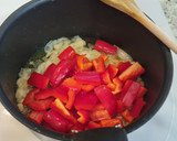 Foto del paso 2 de la receta: Rollitos de pollo y jamón en salsa de pimientos del piquillo
