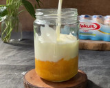 Foto langkah ke 2 dari resep Mangga Kocok Susu Yakult.