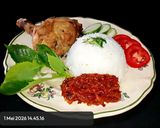 Foto langkah ke 5 dari resep Nasi Ayam Goreng Sambal Bawang Daun Jeruk.