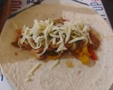 Foto del paso 7 de la receta: Fajitas de pollo con guacamole y queso
