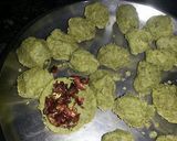 A picture of step 4 of Paan ladoo.