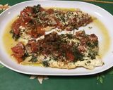 Une image de l'étape 8 de Filets de loup de mer aux tomates, fanes de radis et parmesan.