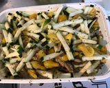 Une image de l'étape 5 de Courgette et champignons aux tomates poires et piments verts.