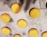 A picture of step 3 of Mango custard cookies.