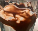 A picture of step 3 of Nutella shake.
