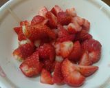 Foto langkah ke 1 dari resep Korean Strawberry Milk.