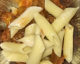 صورة لخطوة 5 من وصفة معكرونة بصلصة النقانق🍝