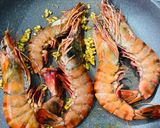 Foto langkah ke 4 dari resep Garlic Butter Prawns.