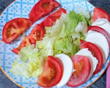Foto del paso 1 de la receta: Hamburguesas de pavo con guarnición de tomate y mozzarella
