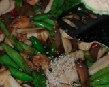Gambar langkah 5 resipi King Oyster Mushroom Kacang Buncis.