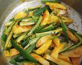 A picture of step 3 of Aloo Bhindi.
