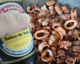 Foto del paso 3 de la receta: Salteado de arroz, calamares y salchichas