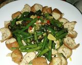Foto langkah ke 6 dari resep Oseng buncis tahu feat daun kemangi😉.