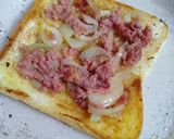 Foto langkah ke 2 dari resep Sandwitch roti tawar isi kornet keju.