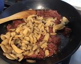 Une image de l'étape 3 de Bœuf en gelée aux champignons de paris et tomate.