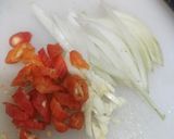 Foto langkah ke 2 dari resep Tumis Jamur Brokoli Pedas.