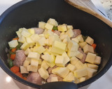 Foto del paso 3 de la receta: Ternera blanca guisada con calabacín