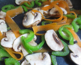 Foto del paso 4 de la receta: Fetuccini de calabacín y salteado de verduras con Agua de Mar
