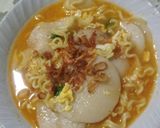 Foto langkah ke 4 dari resep Seblak kemplang Palembang.