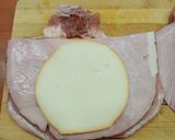 Sajttal, sonkával töltött rántott karaj recept fázis 2 fotója