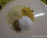 Foto del passaggio 3 della ricetta Filetto di maiale alle spezie con salsa al vino rosso con mazze di tamburo e broccoletti