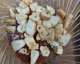 Foto del paso 3 de la receta: Huevos fritos y bogavante frito con vinagreta de jugo de bogavante