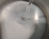 Foto langkah ke 1 dari resep Roasted Coconut Milk Ice Tea.