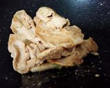 รูปขั้นตอนการทำที่ 1 ของ หมูสไลด์ย่างน้ำมันงาผัดน้ำมันหอย