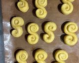 Foto del passaggio 4 della ricetta Lussekatter - Brioche svedesi di Santa Lucia allo zafferano