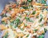 এগ চিকেন নুডলস(Egg chicken noodles recipe in Bengali) রেসিপির ধাপ 3 ছবি