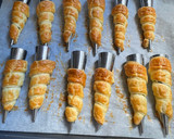 Foto del paso 3 de la receta: Caracolas de hojaldre, rellenas de nata montada