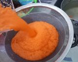 A picture of step 2 of Carrot and pineapple juice.