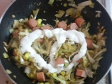 Puerros con salchichas a la carbonara