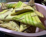 Foto langkah ke 2 dari resep Kue Lopis Bunga Telang.