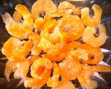Hình bước làm 2 của món Salad Cá Hồi Sốt Trứng, Tôm Khô