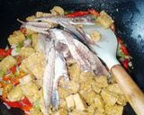Foto langkah ke 5 dari resep Tumis tempe ikan asin serai.