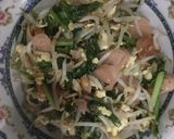 Foto langkah ke 4 dari resep Tumis Tauge Sawi Sosis.