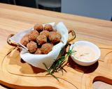 Foto del passaggio 5 della ricetta Polpette fritte con maionese alla paprika🌶️🧆